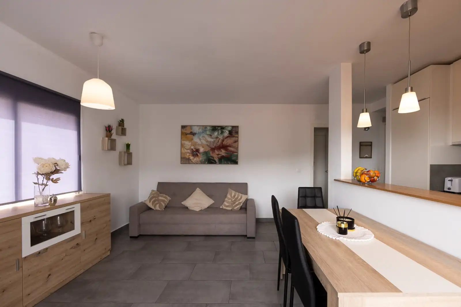 Sala d'estar de Apartament en venda en Almuñécar amb Aire condicionat, Terrassa i Moblat
