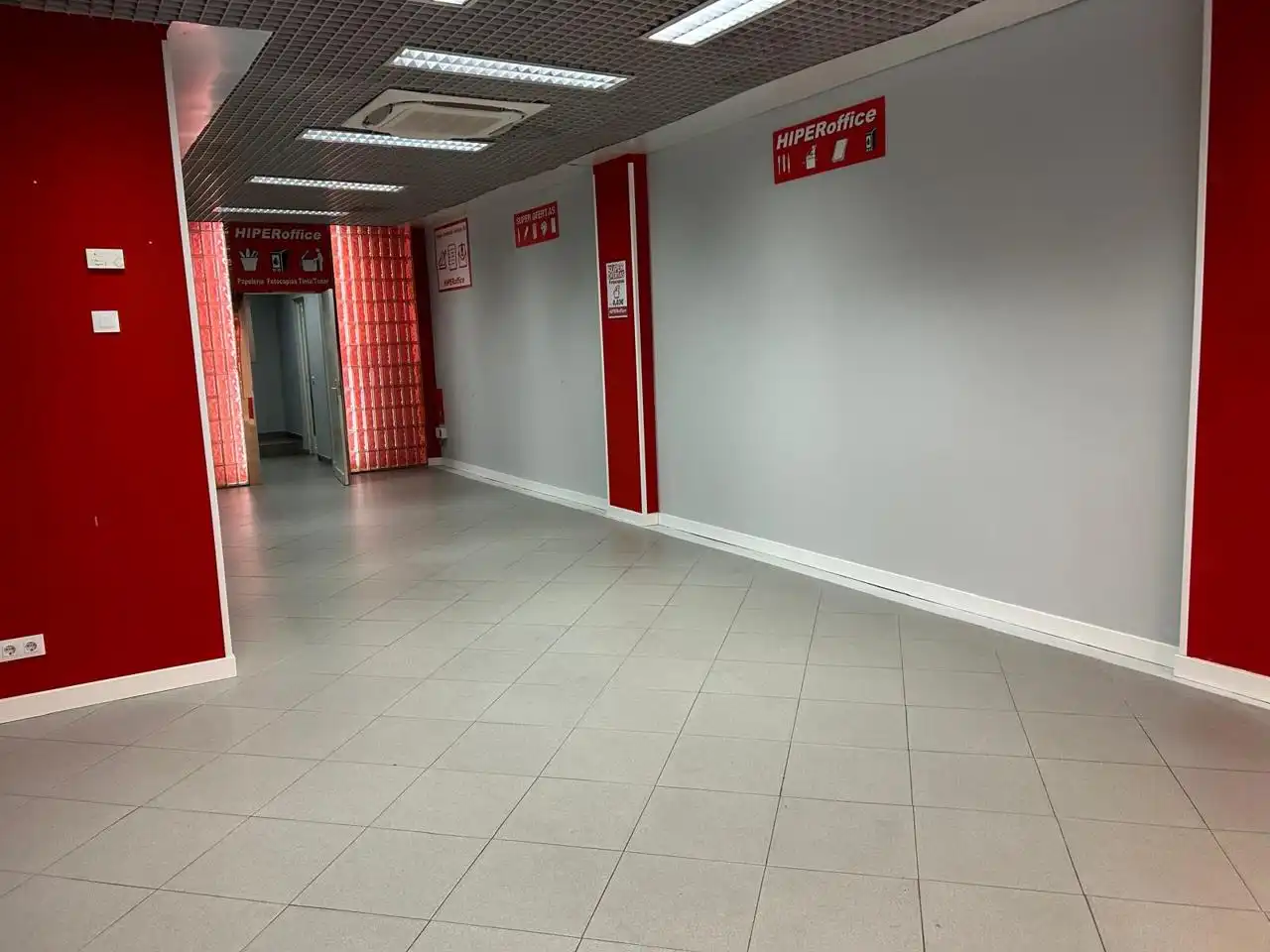 Local comercial de lloguer a Miguel De Cervantes, imagen 2