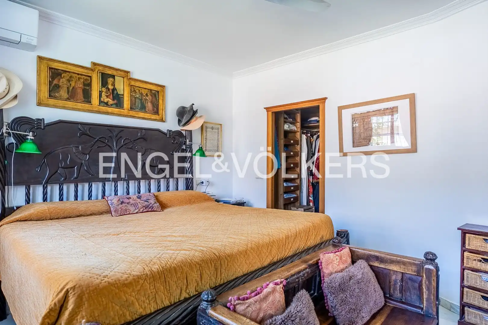 Bedroom of Houses for sale in Sevilla  with Air Conditioner, Heating and Private garden