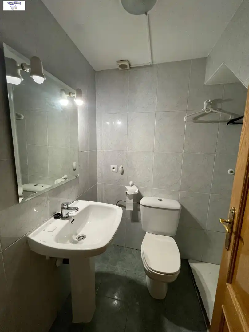 Badezimmer von Geschaftsraum zur Miete in Albacete