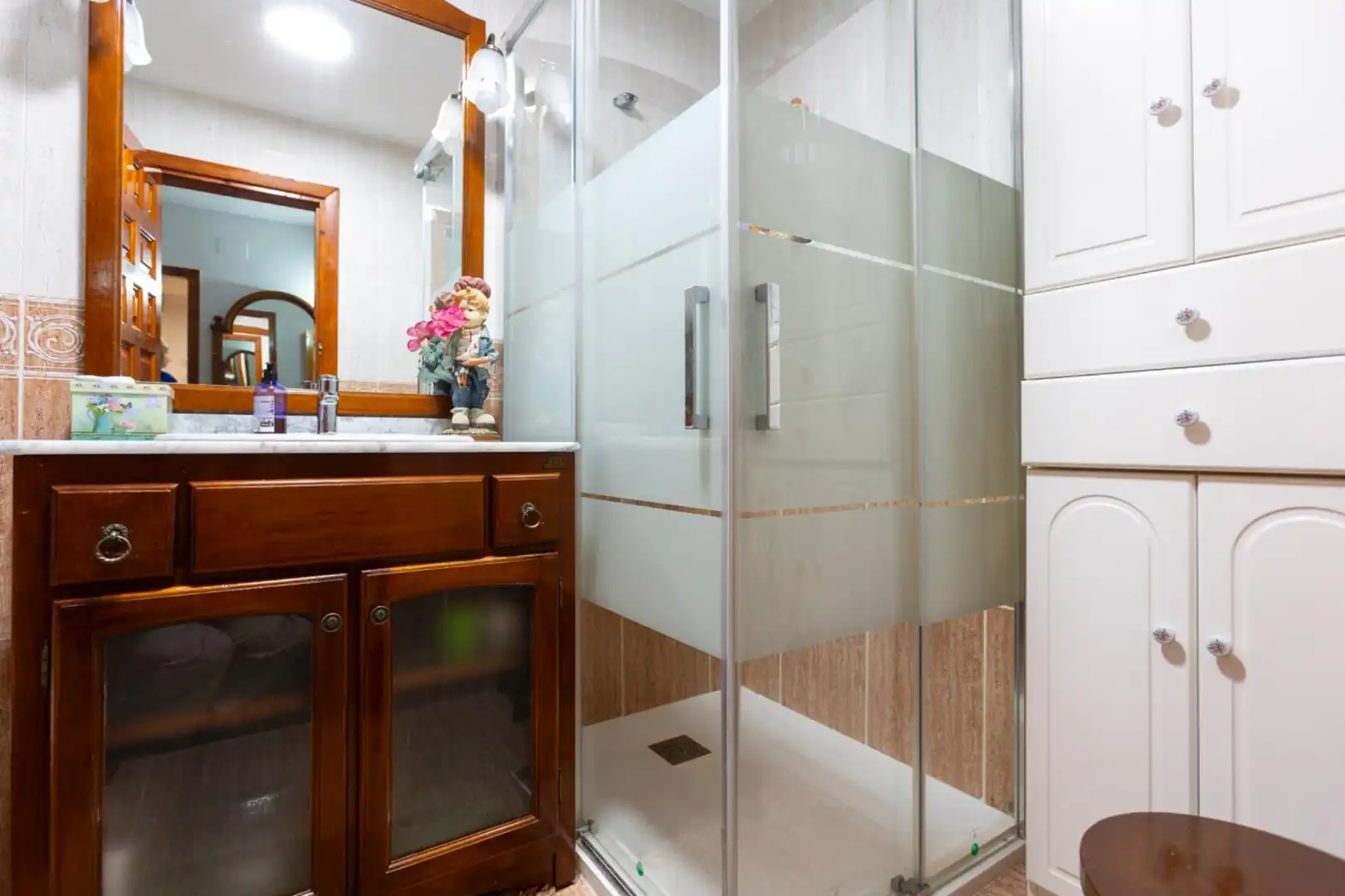 Badezimmer von Wohnung zum Verkauf in Almuñécar mit Klimaanlage, Privatgarten und Terrasse