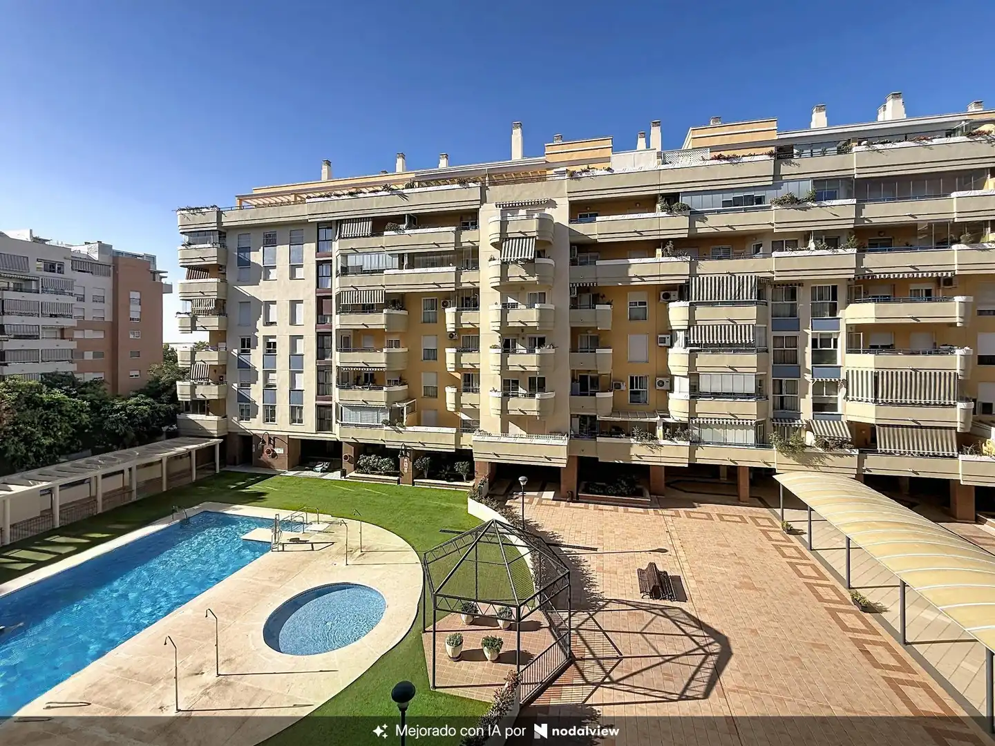 Vista exterior de Pis en venda en Málaga amb Aire condicionat, Terrassa i Piscina comunitària