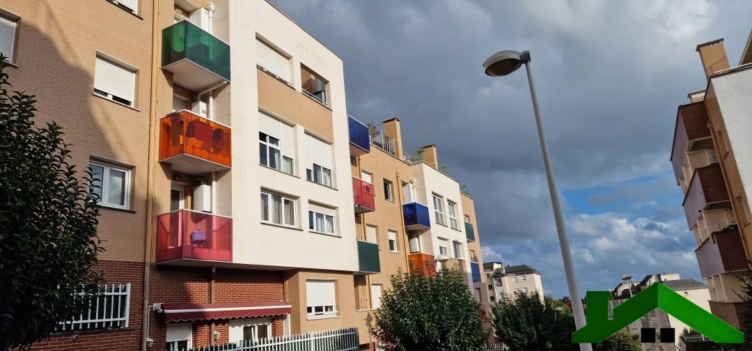 Vista exterior de Pis en venda en Castro-Urdiales amb Calefacció, Jardí privat i Piscina