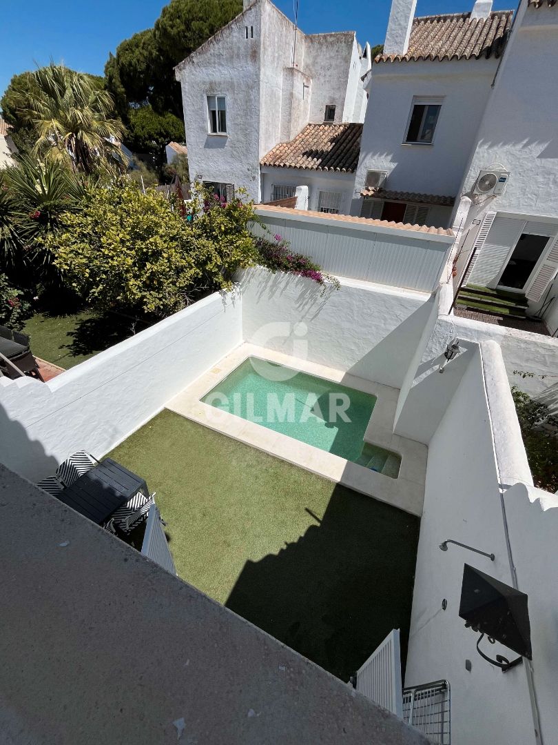 Piscina de Casa adosada en venta en El Puerto de Santa María con Aire acondicionado y Calefacción