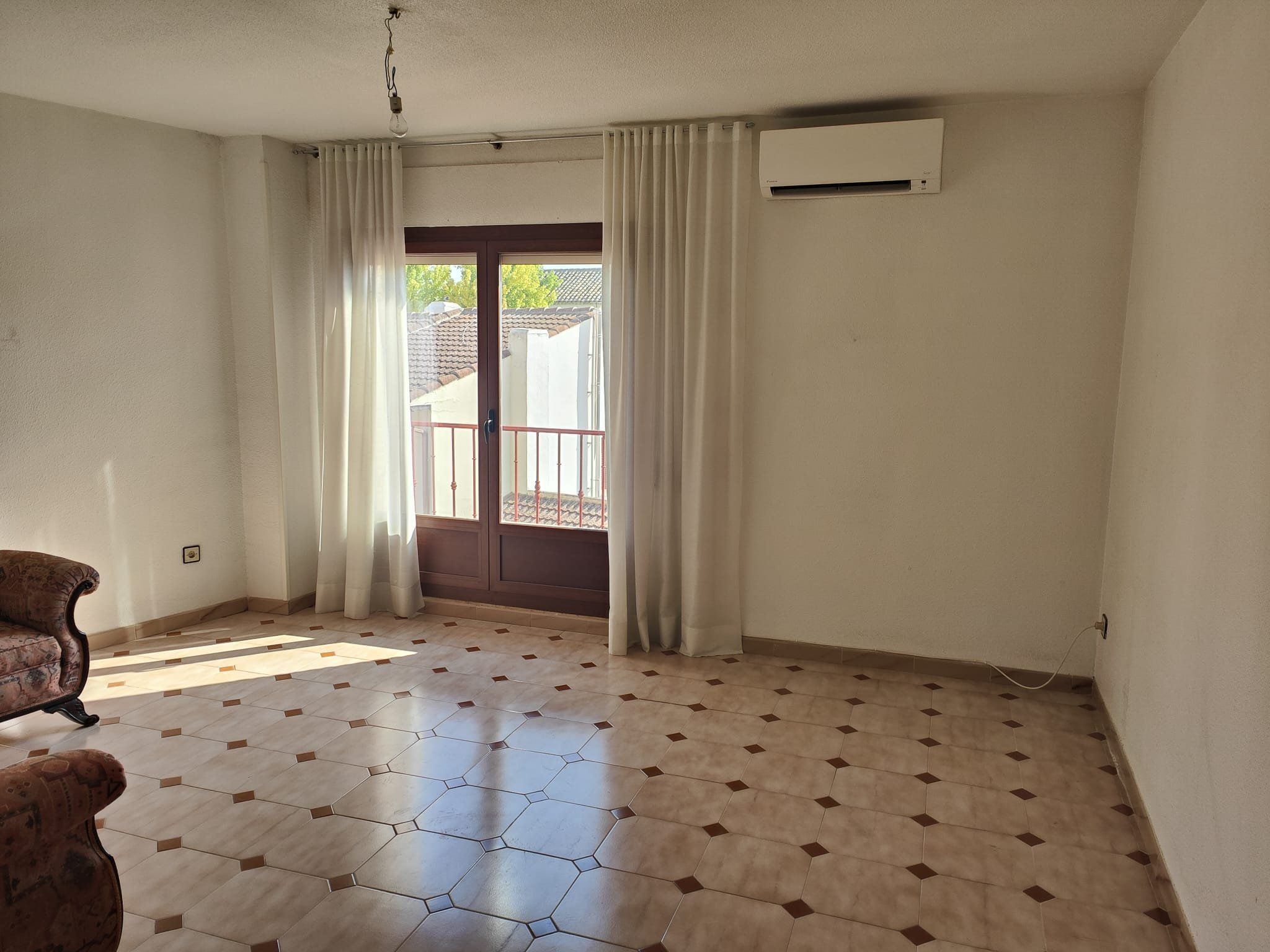 Sala d'estar de Pis en venda en Corral de Almaguer amb Aire condicionat, Calefacció i Parquet