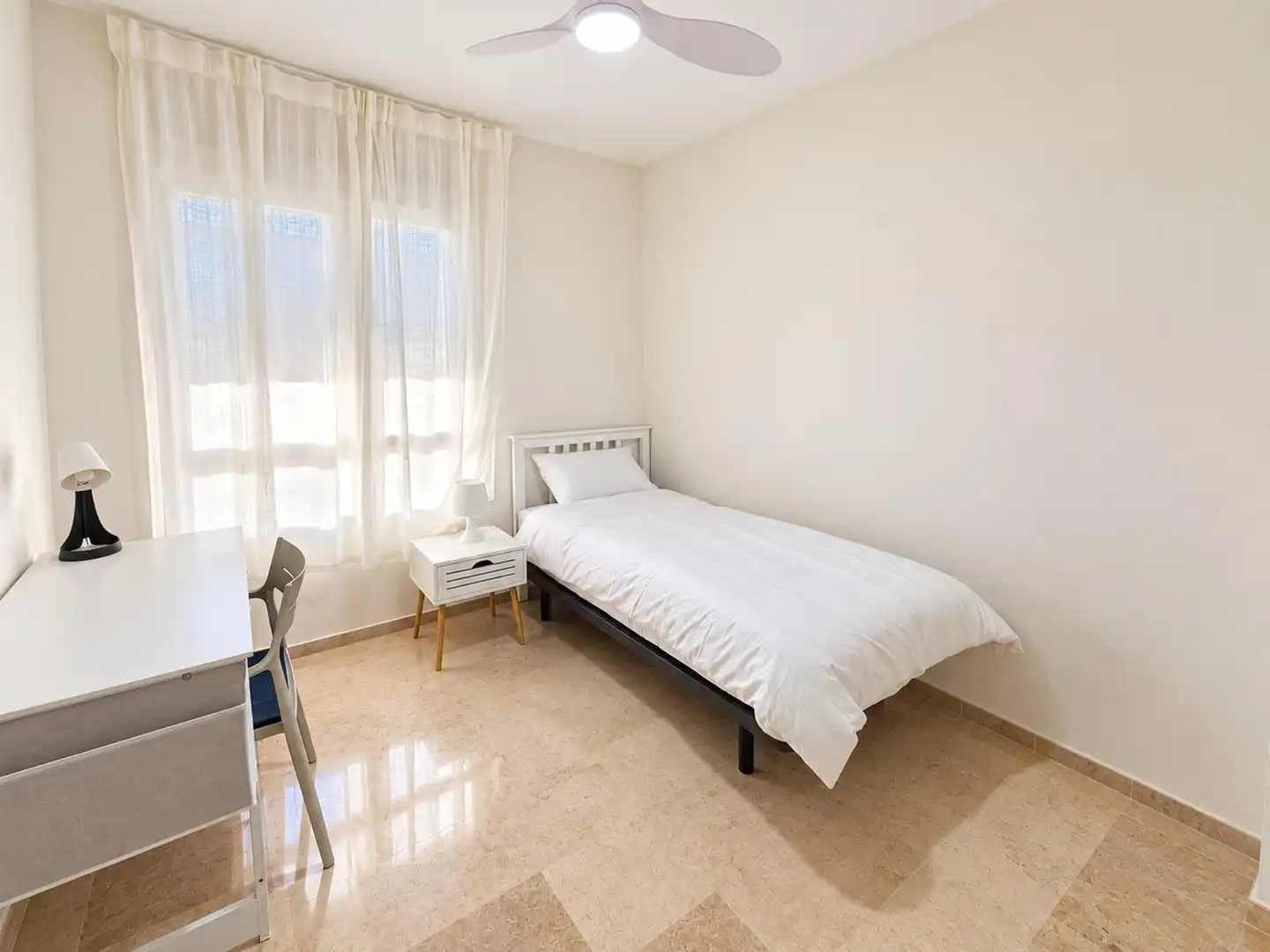 Habitación de Piso de alquiler en Málaga con Terraza, Amueblado y Piscina comunitaria