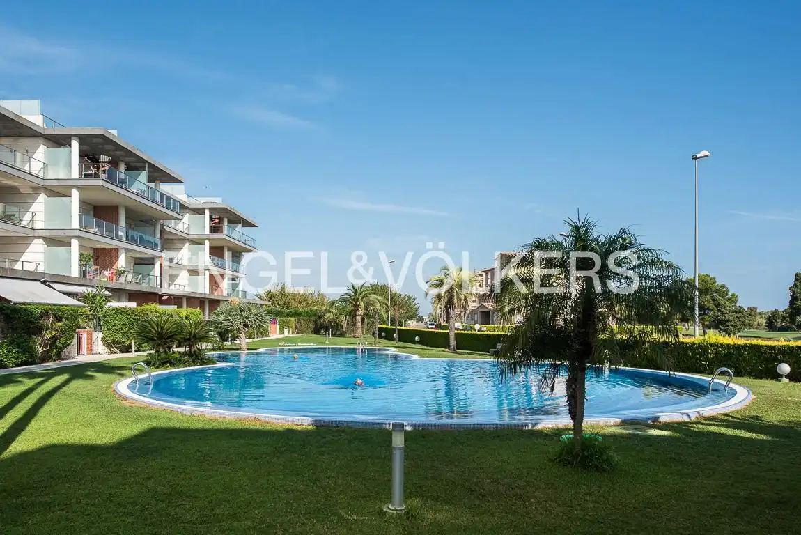 Schwimmbecken von Dachboden zum Verkauf in Oliva mit Klimaanlage, Heizung und Terrasse