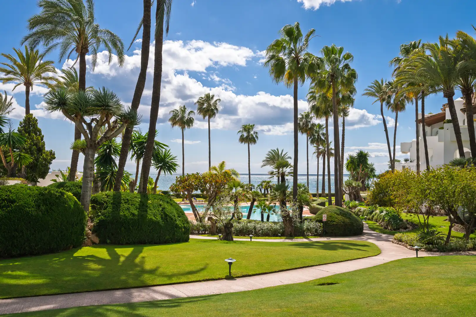 Garden of Ground floor for sale in Estepona  with Air Conditioner, Terrace and Swimming Pool