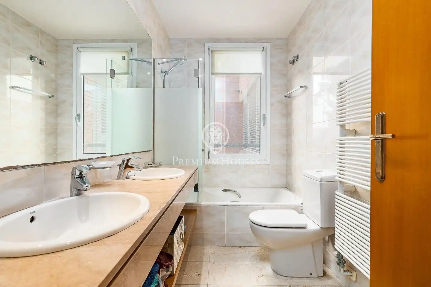 Bathroom of Flat for sale in Esplugues de Llobregat  with Air Conditioner, Heating and Private garden
