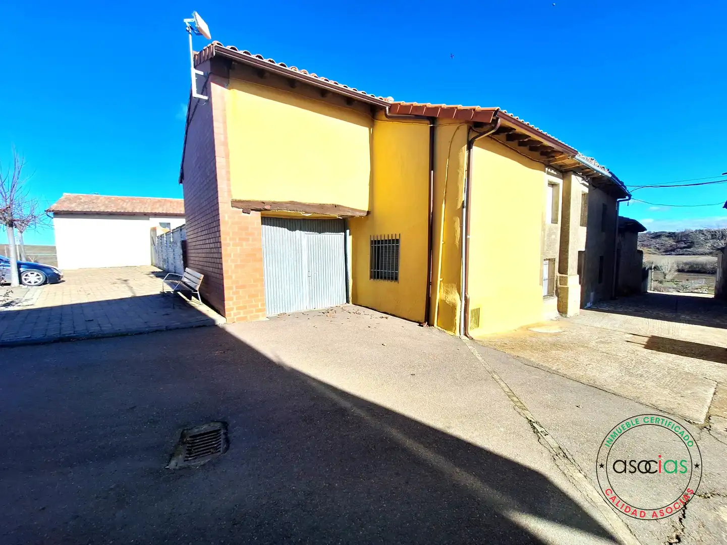 Vista exterior de Casa o xalet en venda en Vallecillo amb Jardí privat