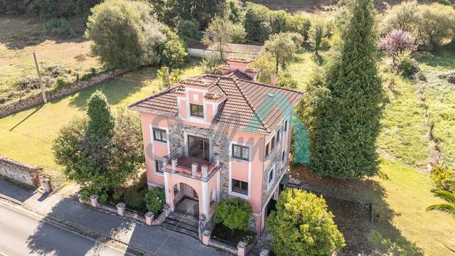 Casa-chalet en Venta en La Recta Peñaflor en Grado