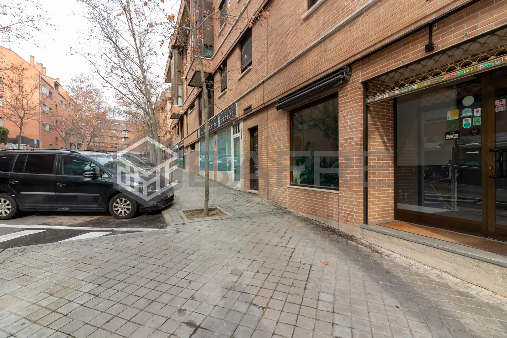 Vista exterior de Local en venda en Madrid