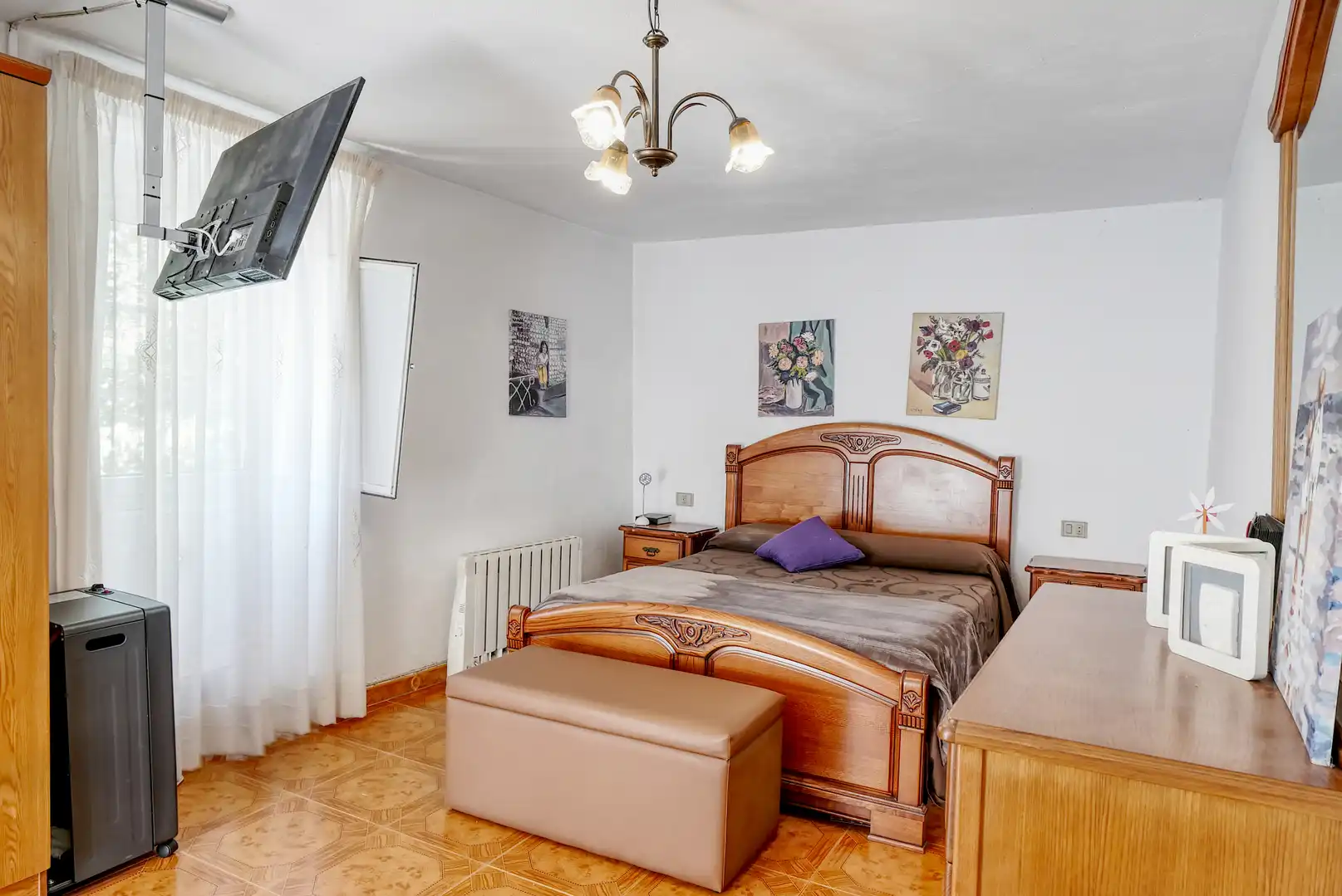 Dormitori de Casa o xalet en venda en Guitiriz amb Jardí privat, Moblat i Forn