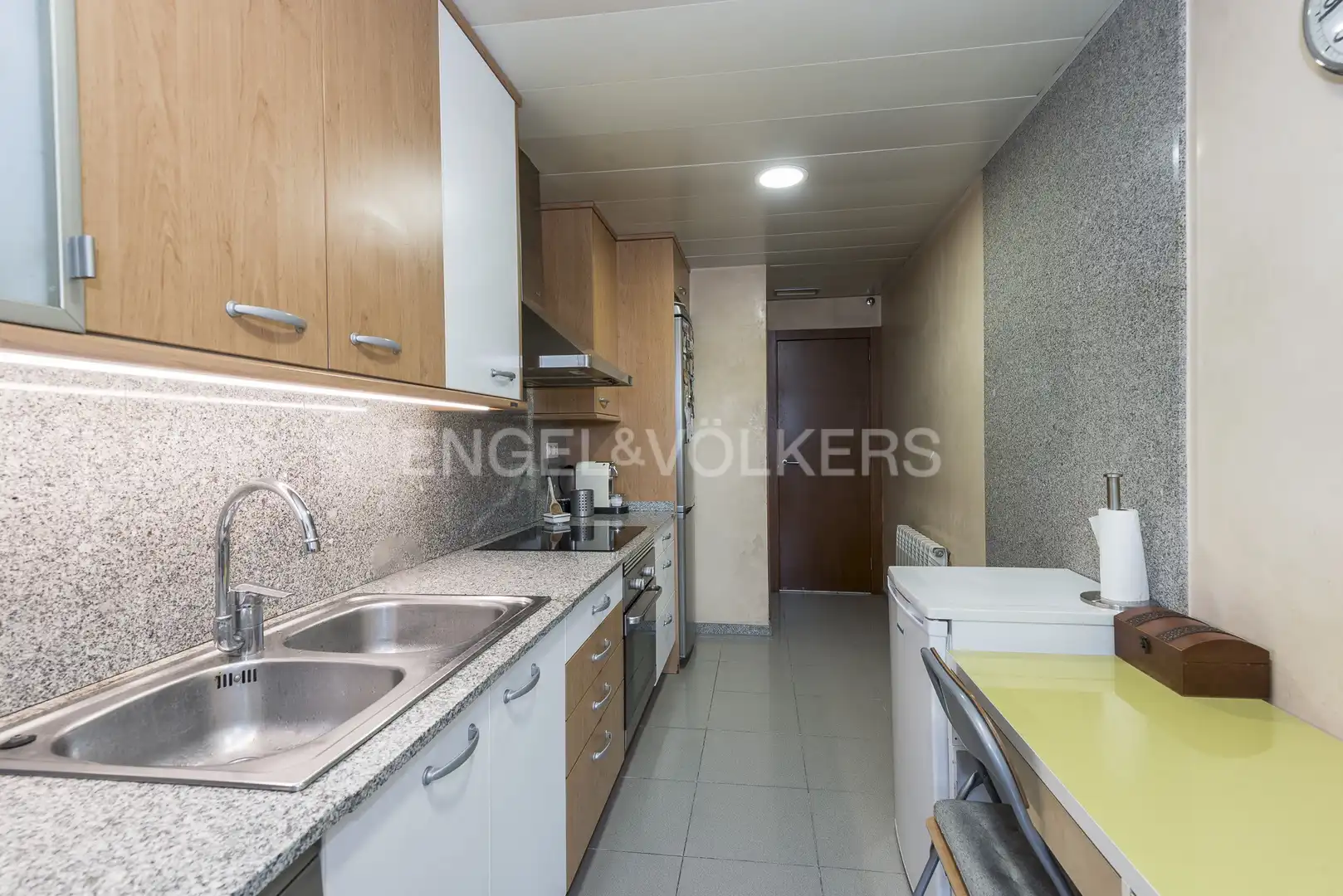 Kitchen of Flat for sale in Vilanova i la Geltrú  with Air Conditioner, Heating and Private garden