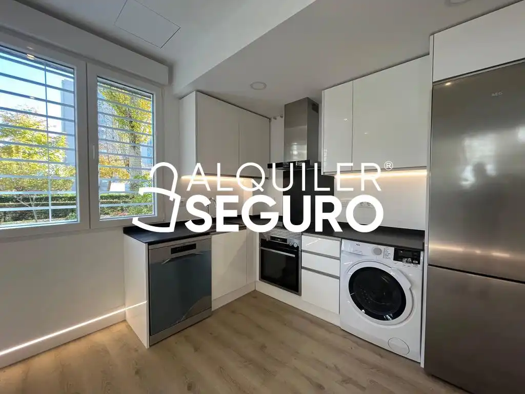 Cuina de Estudi de lloguer en Madrid amb Aire condicionat