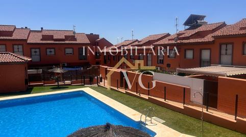 Foto 2 de Casa adosada de alquiler en Guillena pueblo, Guillena