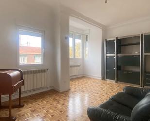 Living room of Flat to rent in  Madrid Capital  with Heating, Parquet flooring and Oven