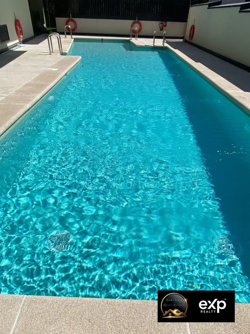 Piscina de Pis en venda en Madrid amb Aire condicionat, Calefacció i Terrassa