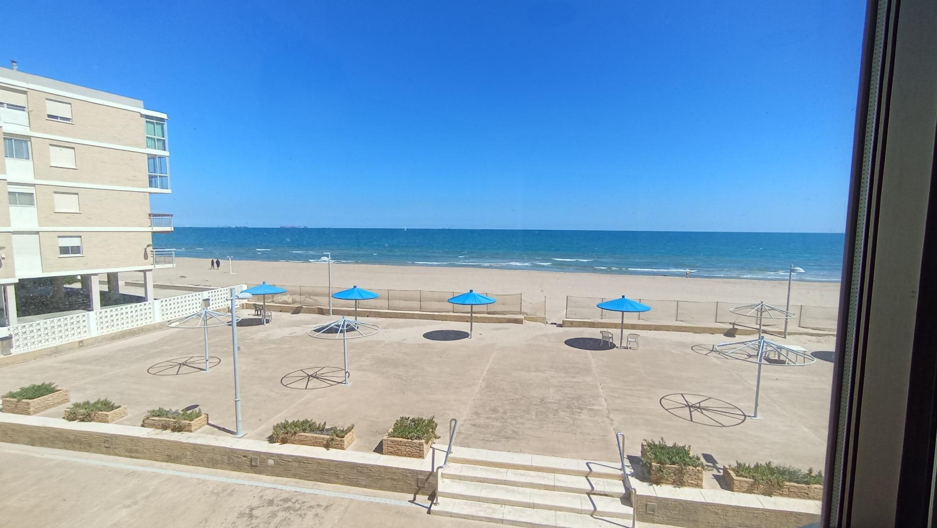 Vista exterior de Apartament en venda en  Valencia Capital amb Aire condicionat, Jardí privat i Terrassa