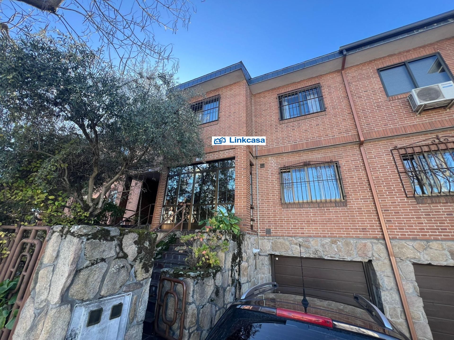Exterior view of Single-family semi-detached for sale in Villaviciosa de Odón  with Heating, Private garden and Terrace