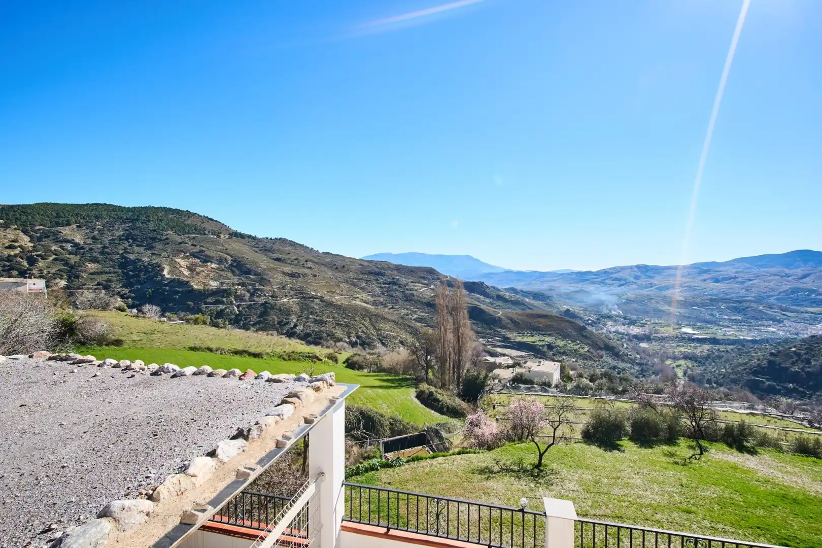 Vista exterior de Casa o xalet en venda en Bérchules amb Aire condicionat, Terrassa i Moblat