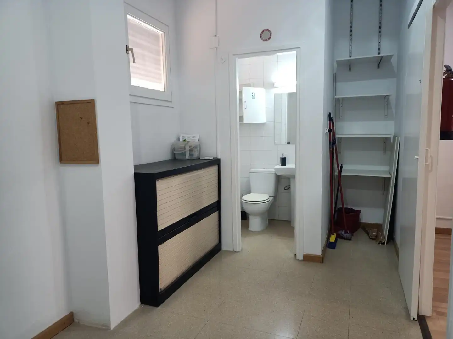 Baño de Local de alquiler en Mollet del Vallès con Aire acondicionado