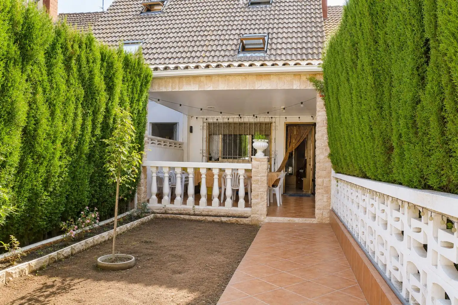 Casa aparellada amb piscina en venda a Heliópolis