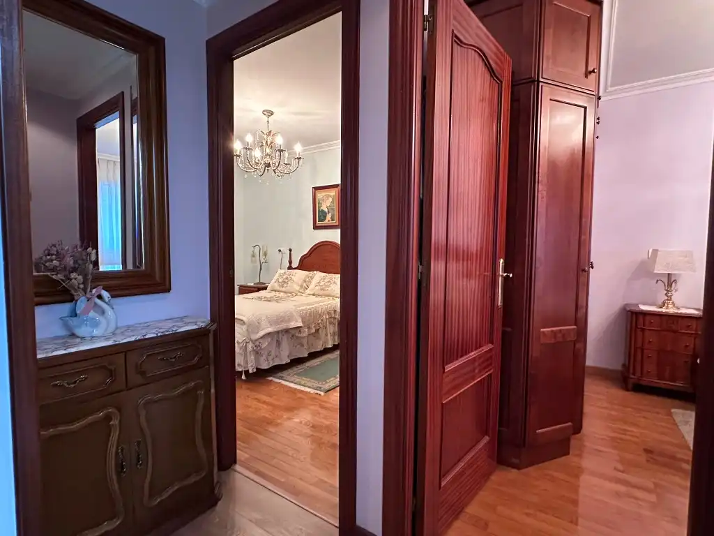 Habitación de Piso en venta en Gijón  con Calefacción, Parquet y Amueblado