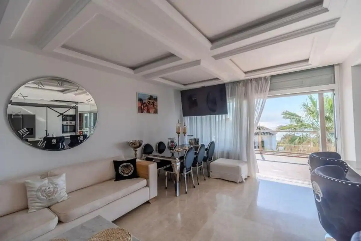 Wohnzimmer von Wohnungen zur Miete in Manilva mit Klimaanlage, Heizung und Terrasse