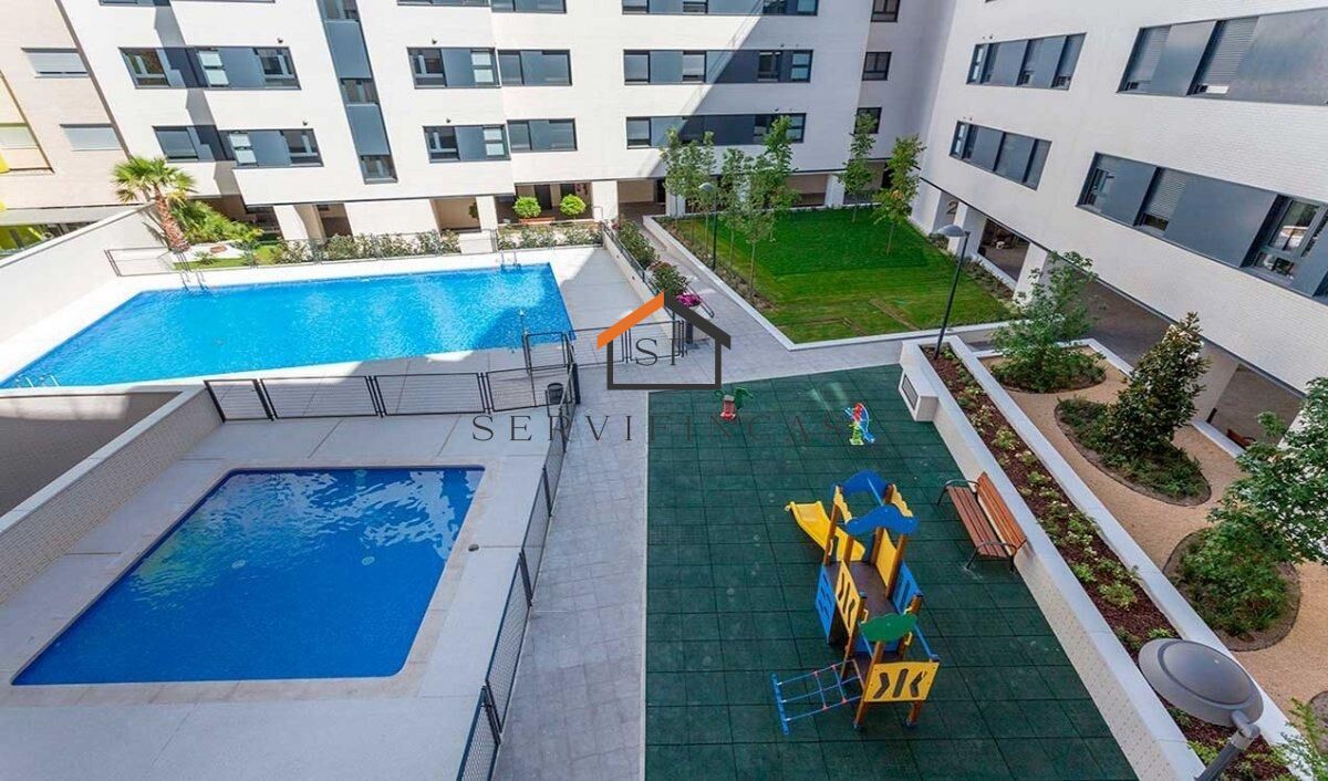 Swimming pool of Flat for sale in  Madrid Capital  with Air Conditioner, Storage room and Community pool