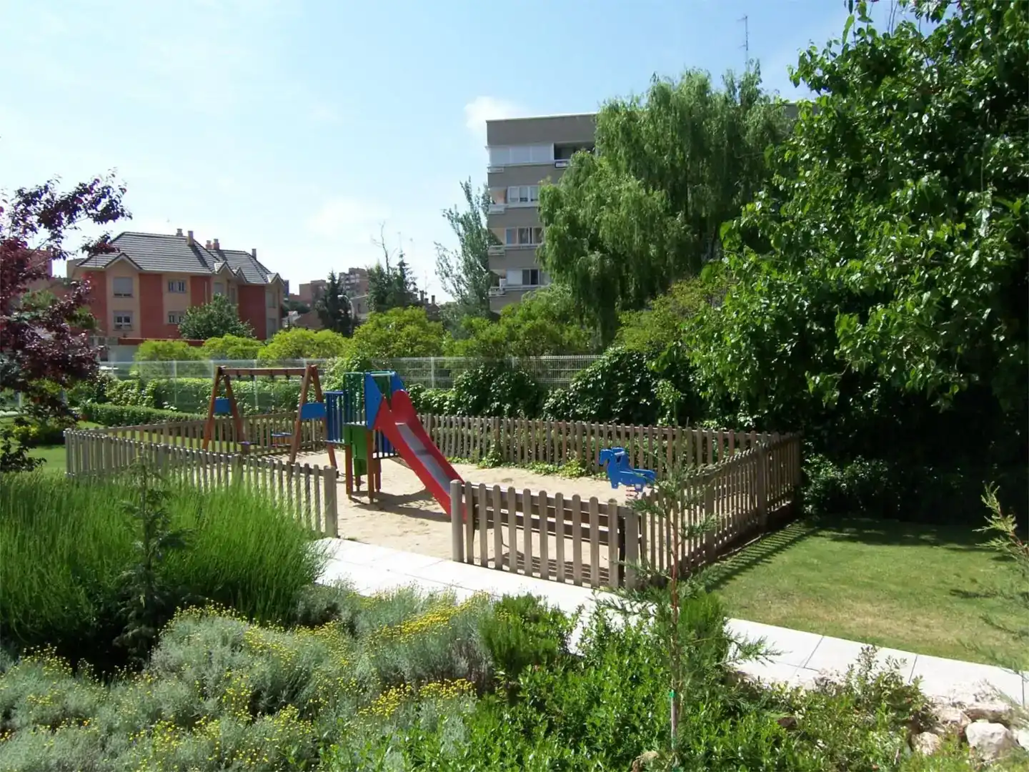 Garten von Wohnung zur Miete in  Madrid Capital mit Klimaanlage und Schwimmbad