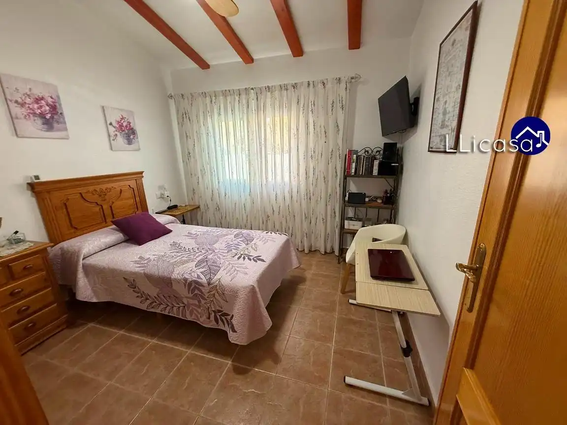 Habitación de Casa adosada en venta en La Pobla de Vallbona con Aire acondicionado, Jardín privado y Terraza