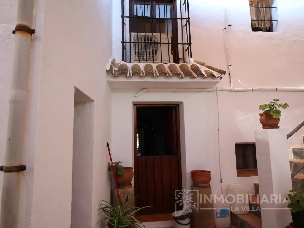 Vista exterior de Casa o xalet en venda en Álora amb Aire condicionat, Jardí privat i Terrassa