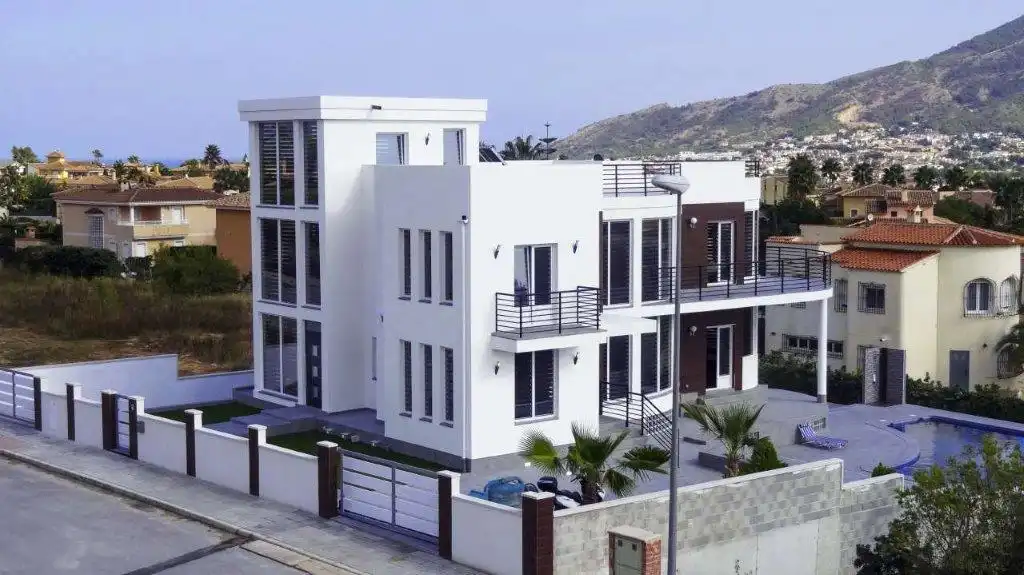 Vista exterior de Casa o chalet en venta en L'Alfàs del Pi con Aire acondicionado, Calefacción y Jardín privado