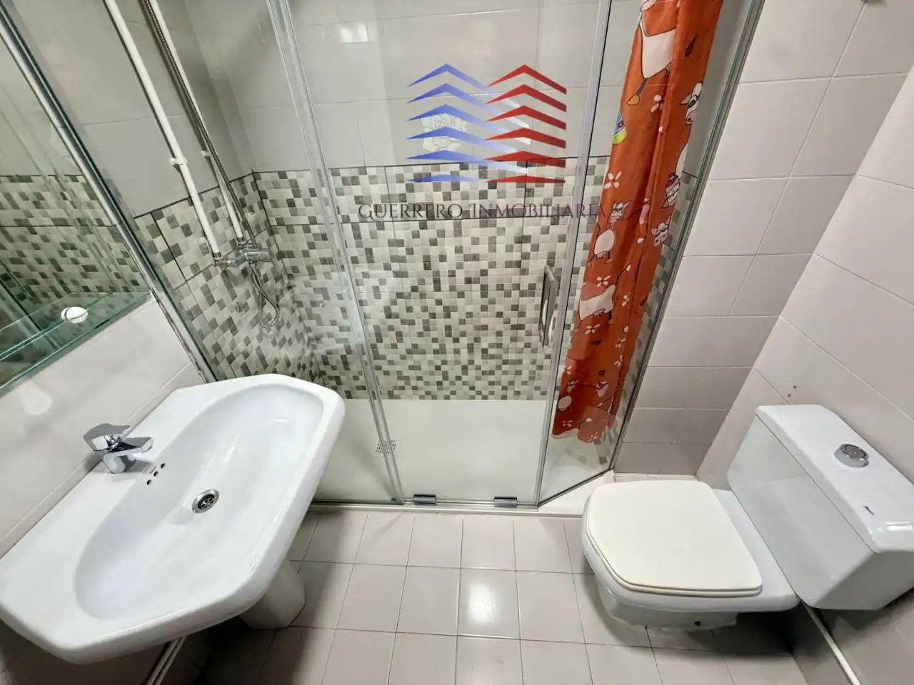 Baño de Piso de alquiler en Vigo  con Calefacción, Parquet y Terraza