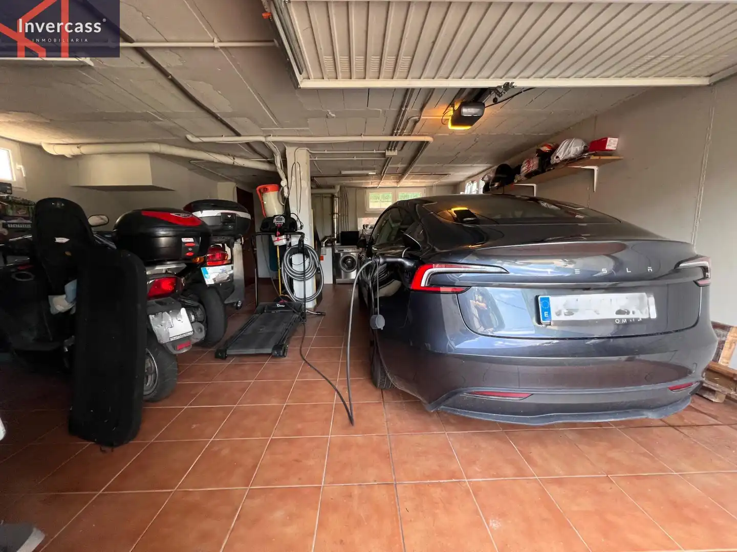 Parking de Casa o chalet en venta en Castro-Urdiales con Calefacción, Jardín privado y Terraza