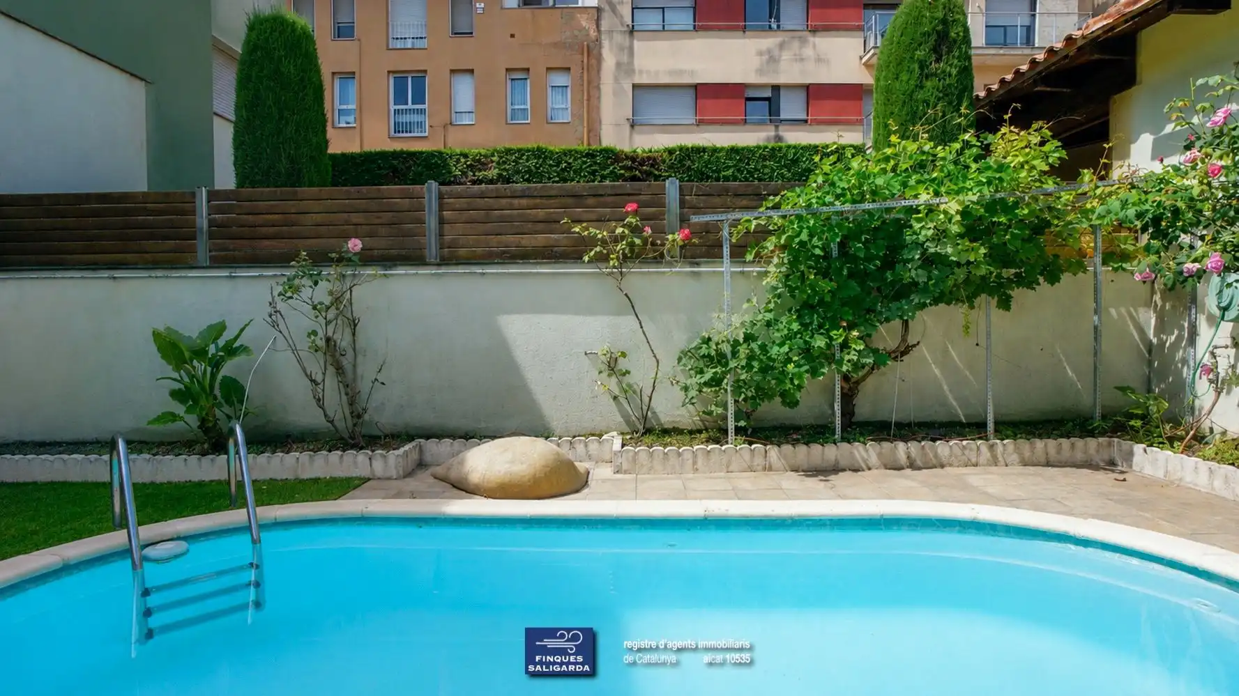 Piscina de Casa adosada en venda en La Garriga amb Aire condicionat, Calefacció i Jardí privat