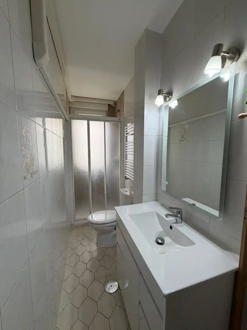 Baño de Piso de alquiler en Madrid con Aire acondicionado, Calefacción y Parquet