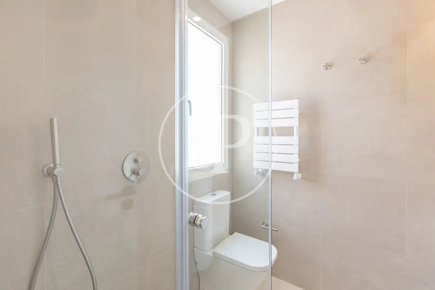 Bathroom of Flat for sale in Madrid  with Air Conditioner, Heating and Furnished