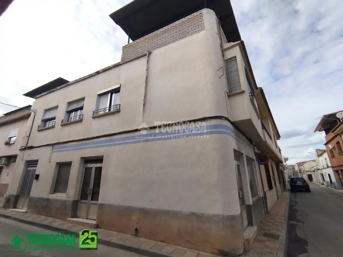 Außenansicht von Einfamilien-Reihenhaus zum Verkauf in Villarrubia de los Ojos mit Heizung, Terrasse und Abstellraum