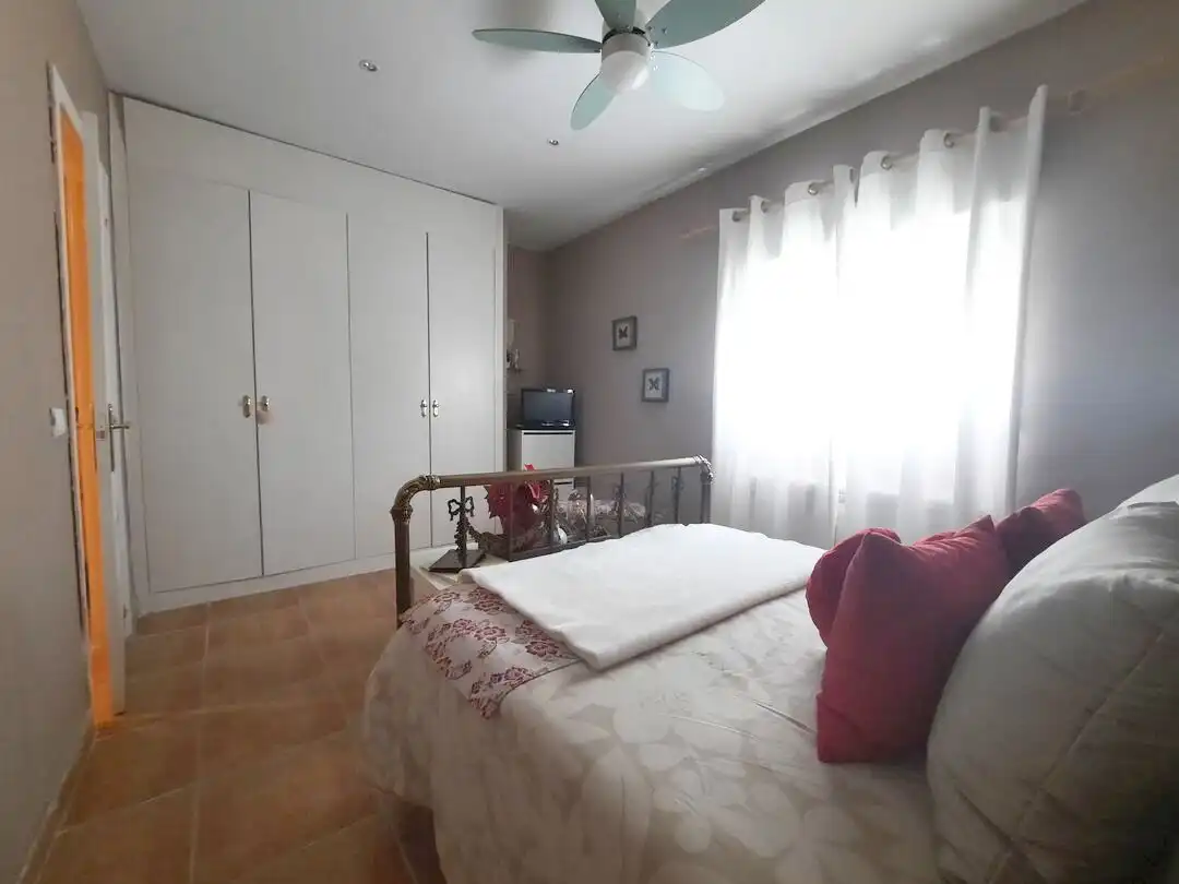 Schlafzimmer von Einfamilien-Reihenhaus zum Verkauf in Escalona mit Klimaanlage, Heizung und Terrasse