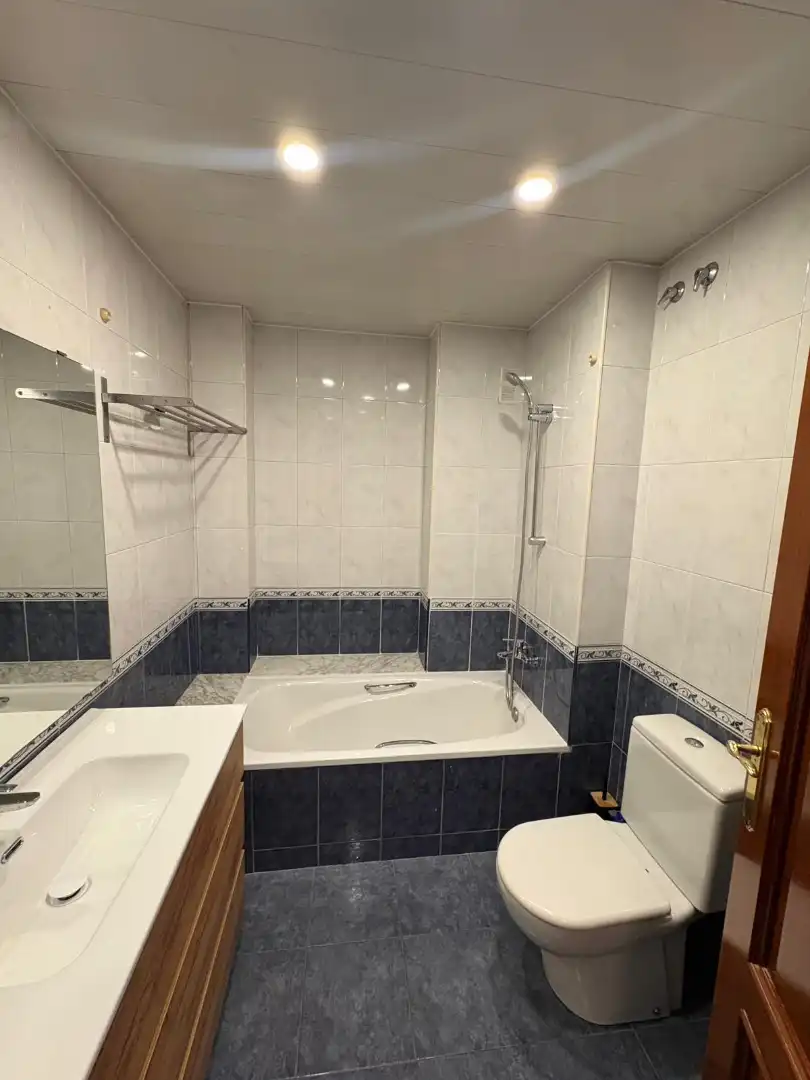 Bathroom of Flat for sale in Montcada Centre - La Ribera