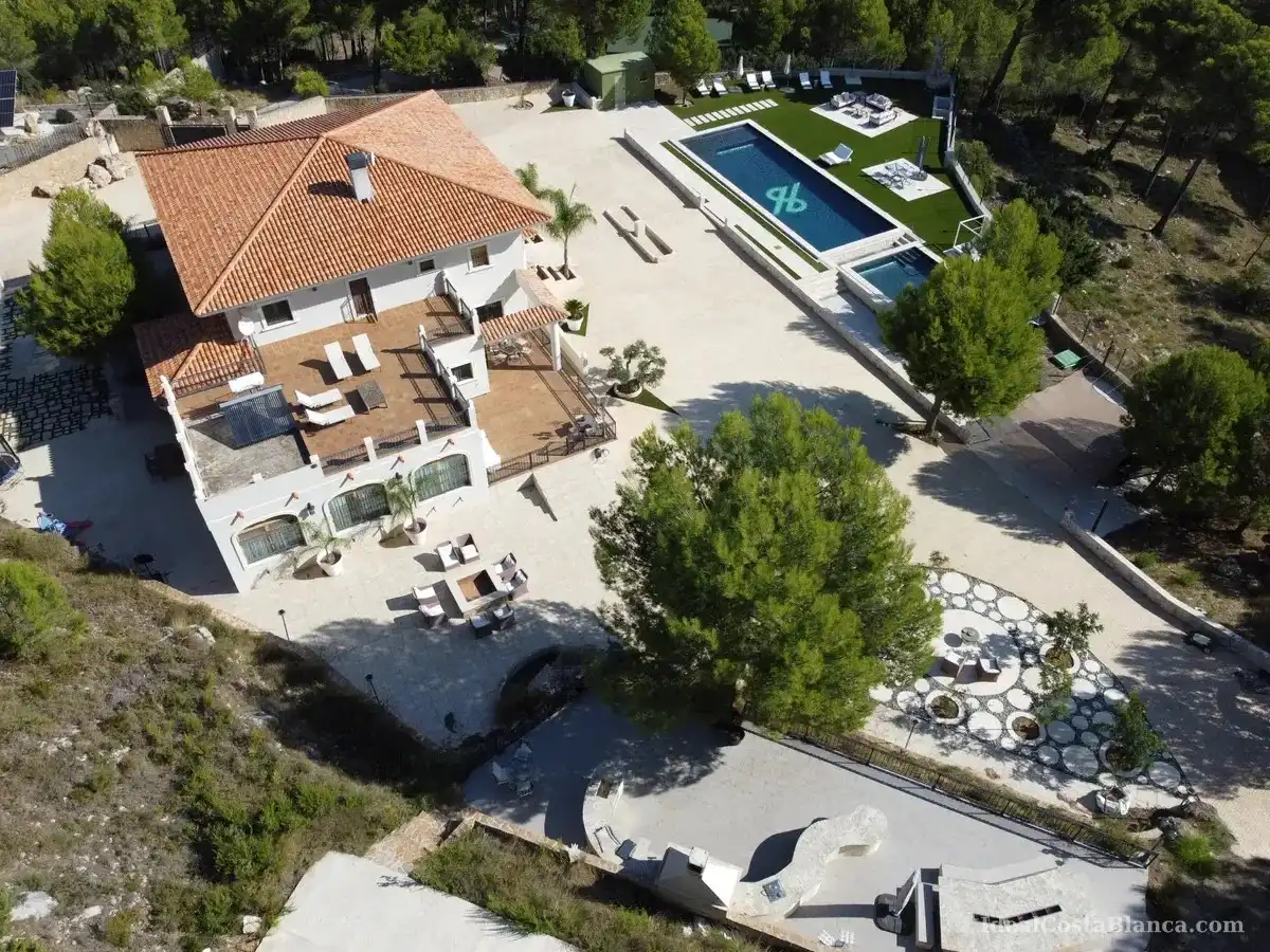 Detached house with balcony for sale in El Castell de Guadalest, imagen 7