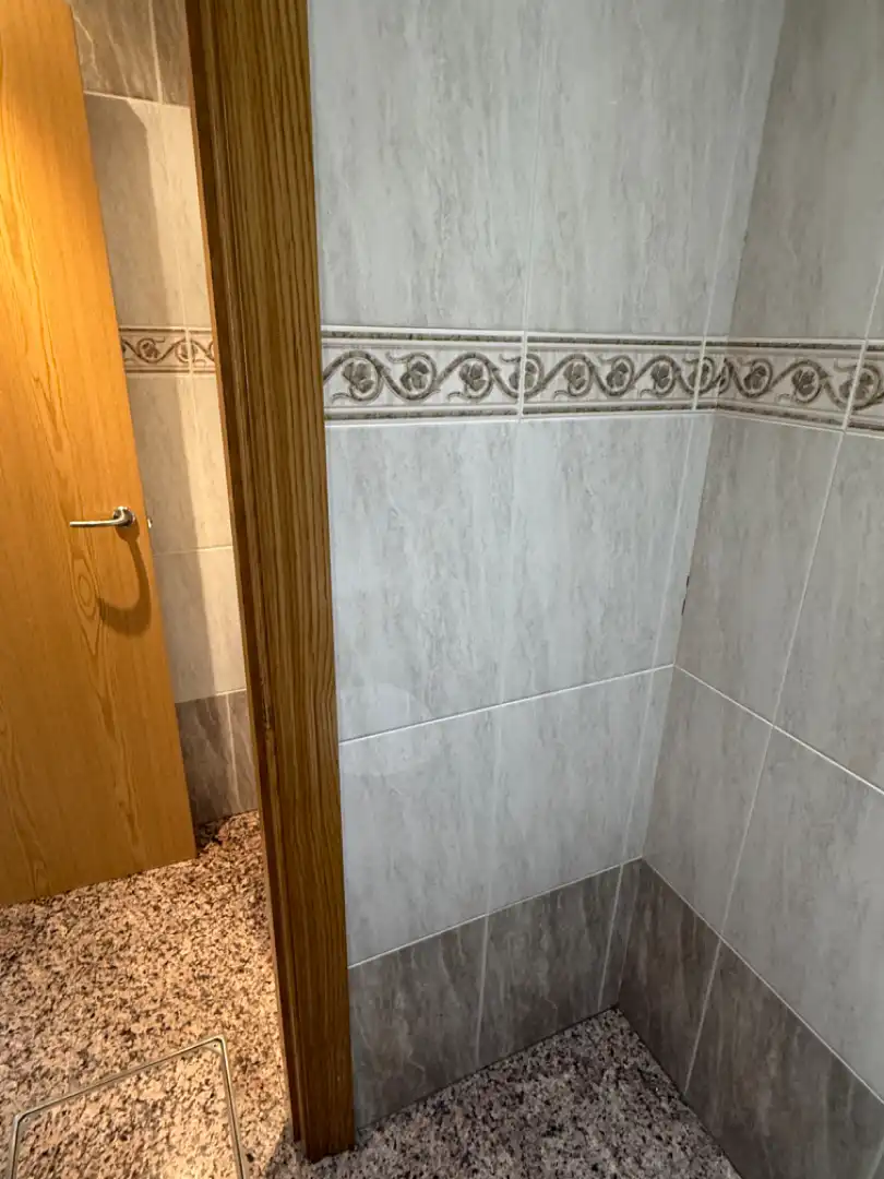 Bany de Local de lloguer en Torrejón de Ardoz amb Aire condicionat i Alarma