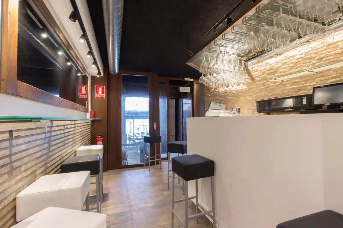 Local comercial en venda a del Castillo, imagen 4