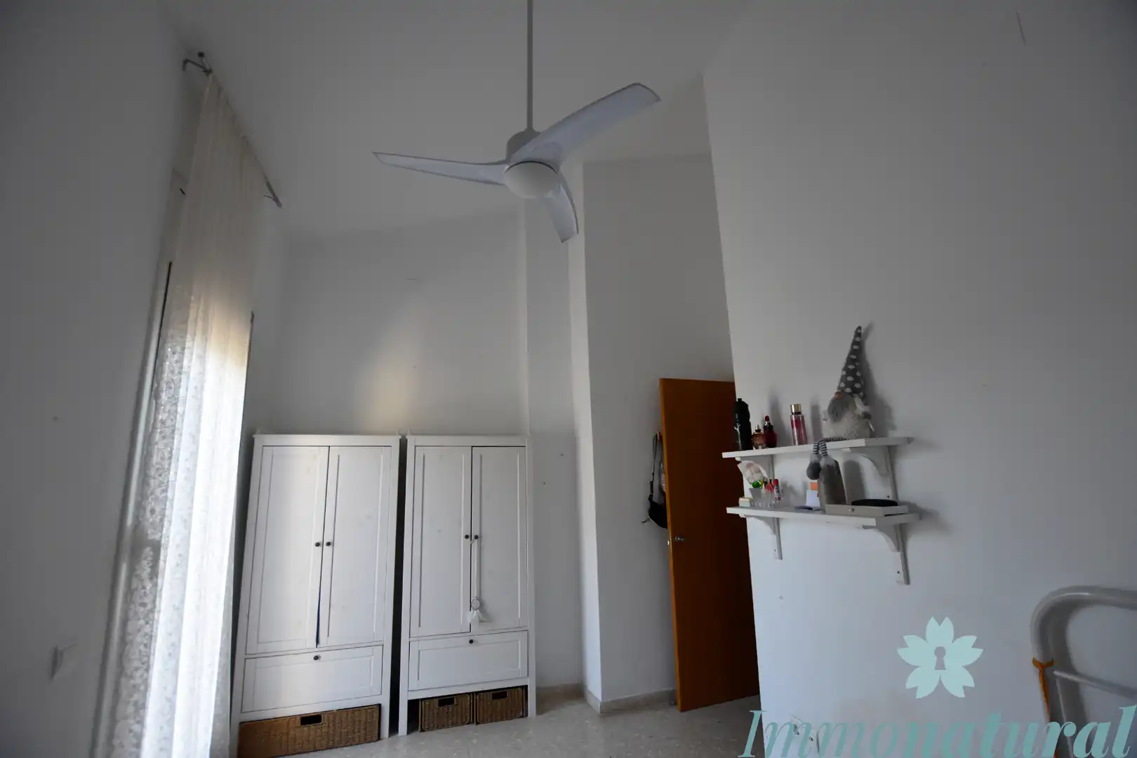 Habitación de Casa adosada en venta en Torrelles de Llobregat con Aire acondicionado, Calefacción y Jardín privado