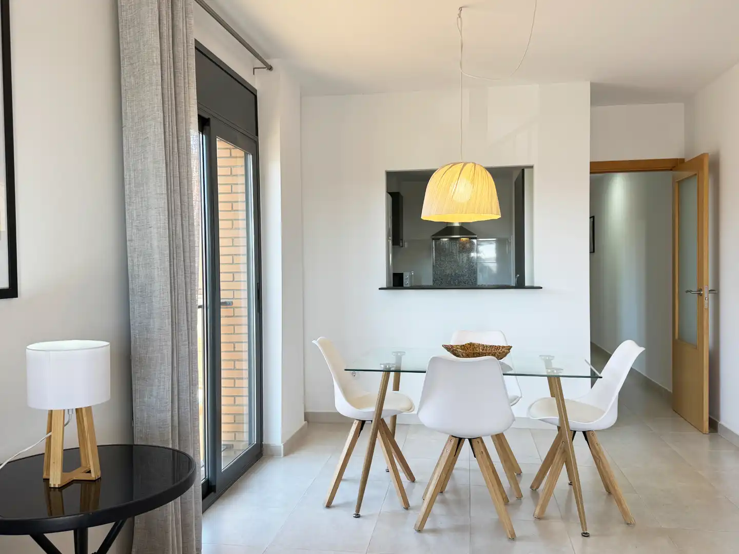Menjador de Apartament en venda en L'Escala amb Aire condicionat, Terrassa i Moblat