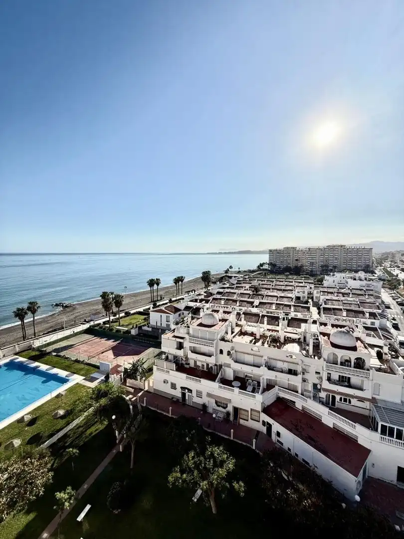 Vista exterior de Ático de alquiler en Vélez-Málaga con Jardín privado, Terraza y Amueblado