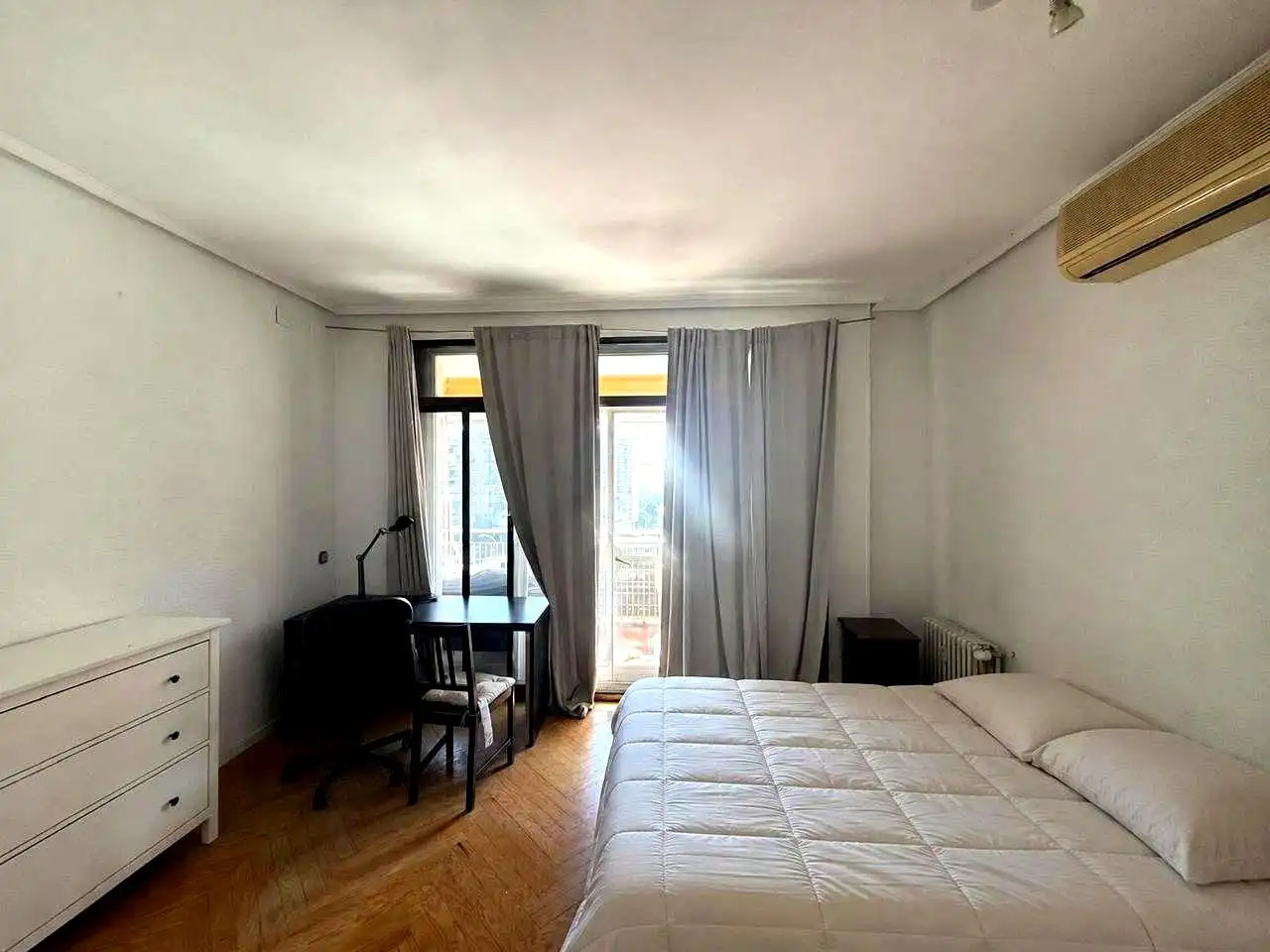 Bedroom of Flat for rent in Madrid  with Air Conditioner, Heating and Terrace