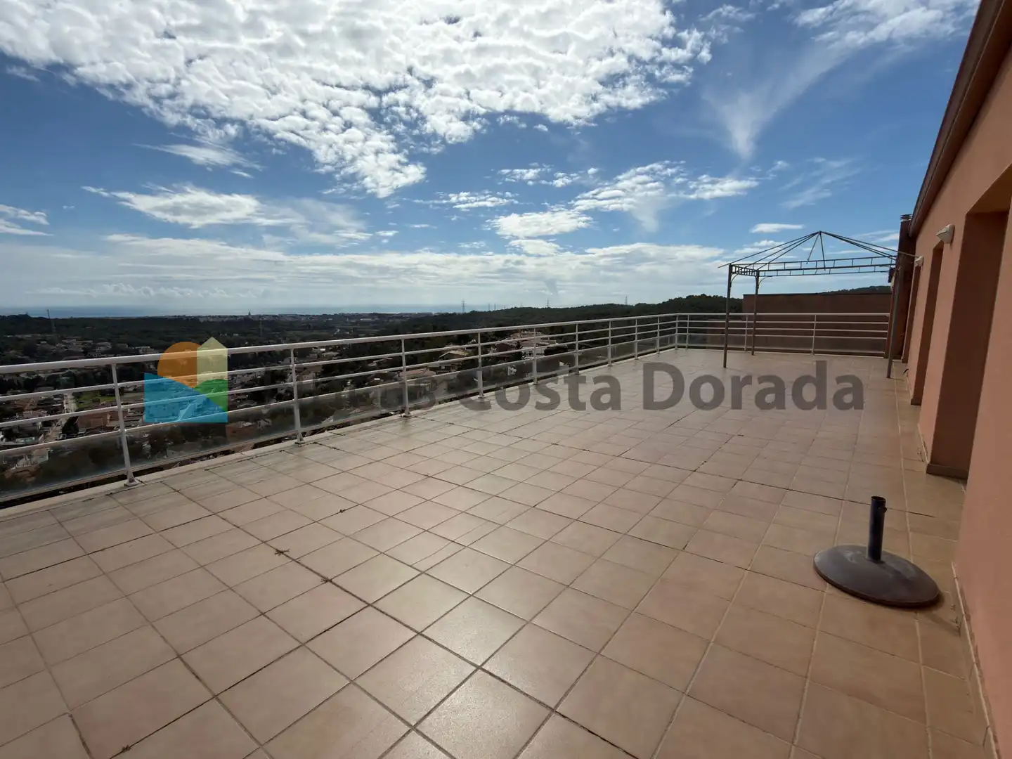 Terrassa de Casa o xalet en venda en Cubelles amb Aire condicionat, Calefacció i Jardí privat